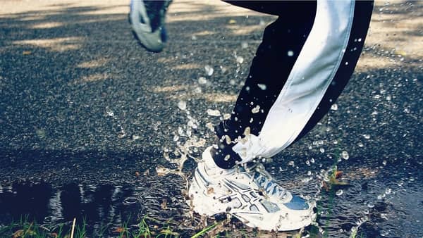 courir sous la pluie